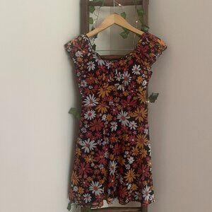 Retro Floral Mini Dress – 70s Inspired Smocked Fit